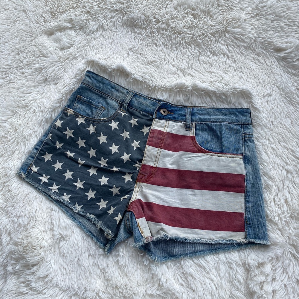 4 /$25 Forever 21 American Flag Shorts